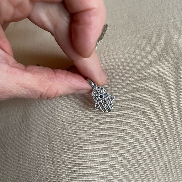 Silver hamsa necklace - Picture 2 of 3
